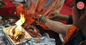 male preinst performing chandi havan 